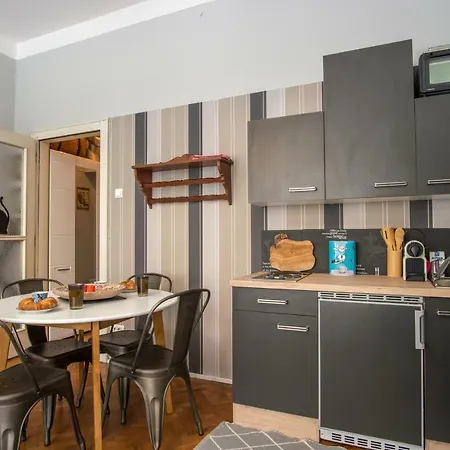Cozy In The Heart Of Apartman